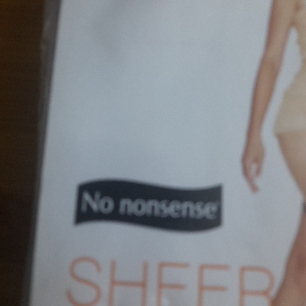 No Nonsense Sheer & Silky Pantyhose – Bare Bisque, Size D | New - Picture 2 of 4